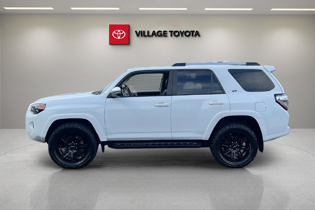 Certified 2024 Toyota 4Runner SR5 Premium w/ Moonroof Package AWD/4WD image 2