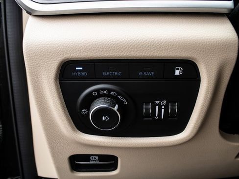 Used 2024 Jeep Grand Cherokee Limited 4xe image 8