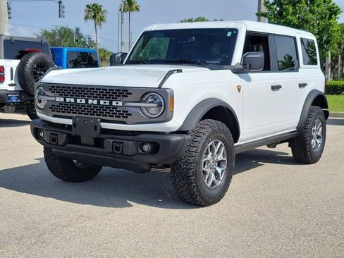 Certified 2025 Ford Bronco Badlands AWD/4WD image 3