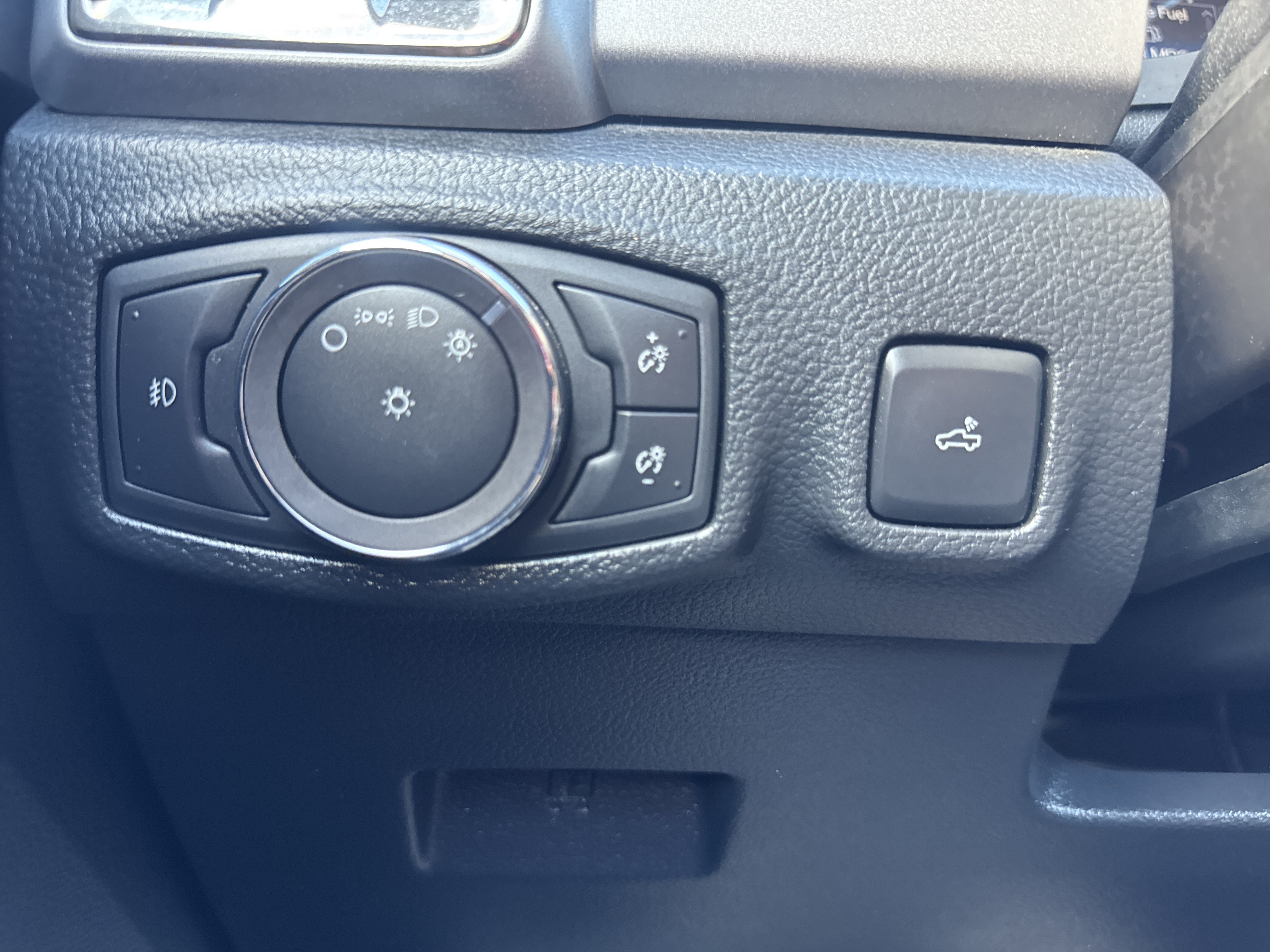 Used 2019 Ford Ranger XLT w/ Equipment Group 302A Luxury AWD/4WD image 32