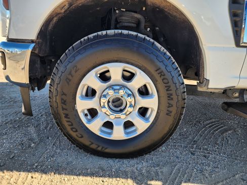 Used 2024 Ford F250 XLT image 11