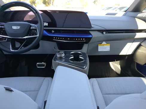 New 2026 Cadillac Optiq Luxury 2 image 14