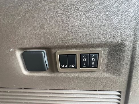 Used 2022 GMC Yukon Denali w/ Denali Premium Package image 38