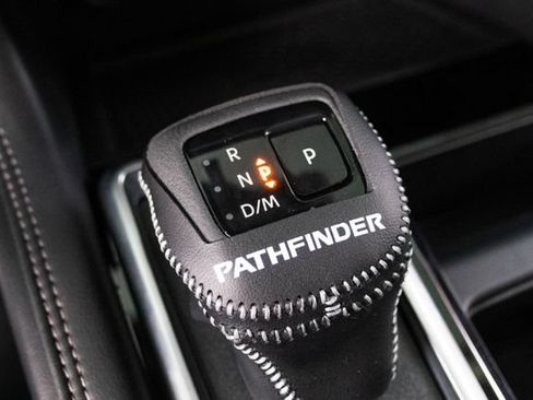Used 2025 Nissan Pathfinder Platinum w/ Black Appearance Package AWD/4WD image 27