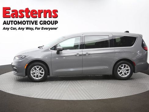 Used 2023 Chrysler Pacifica Touring-L FWD image 60