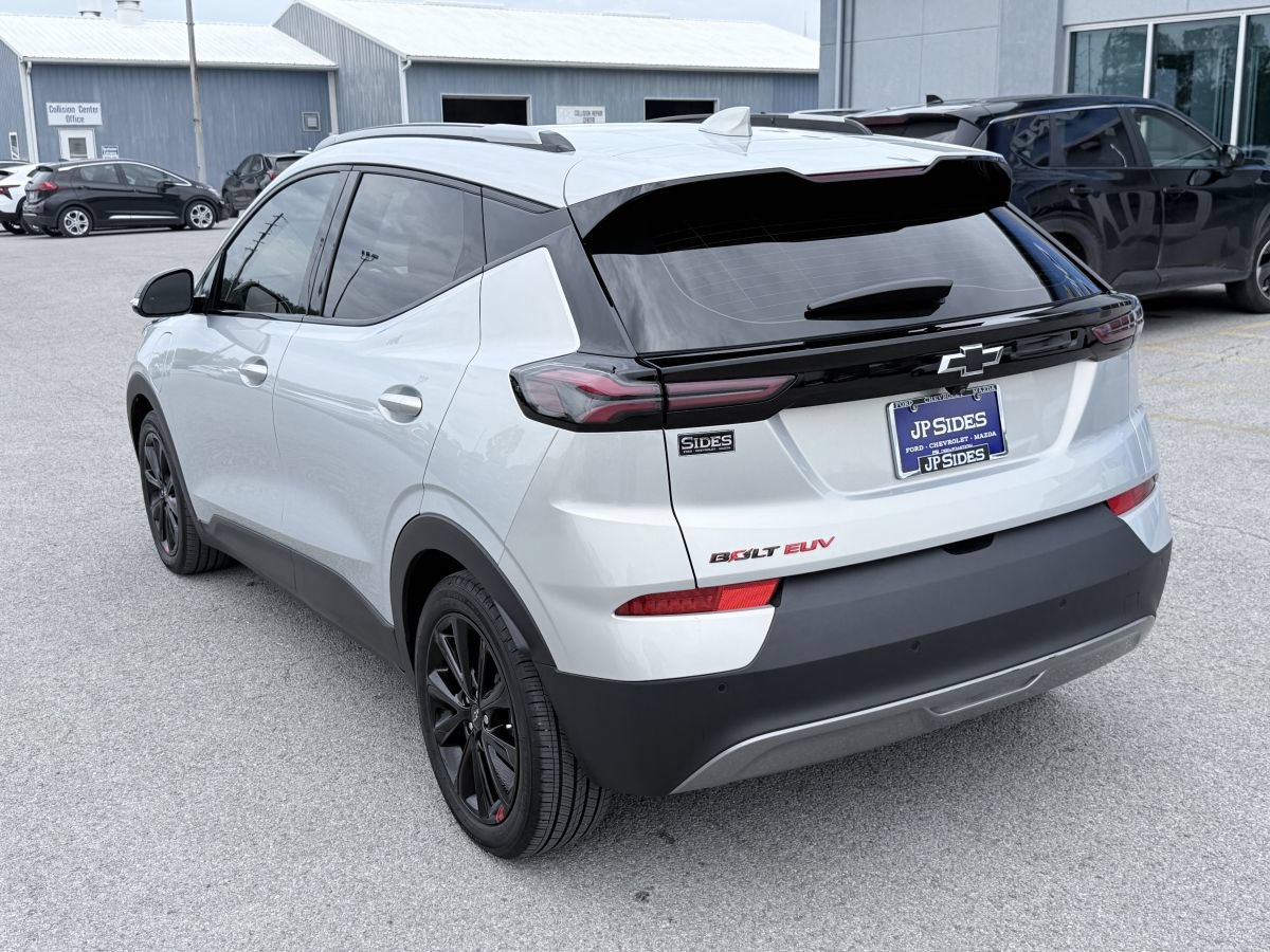Used 2023 Chevrolet Bolt EUV LT w/ Convenience Package FWD image 5