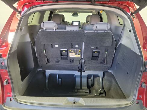 Used 2021 Toyota Sienna XLE image 9