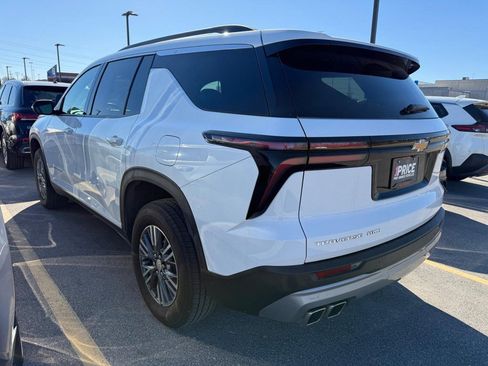 Used 2025 Chevrolet Traverse LT image 9