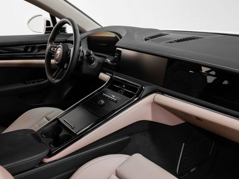 Certified 2025 Porsche Panamera 4 image 20