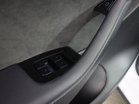 Used 2021 Tesla Model Y Long Range image 37