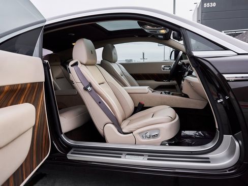 Used 2014 Rolls-Royce Wraith image 27