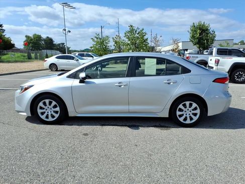 Used 2020 Toyota Corolla LE FWD image 8
