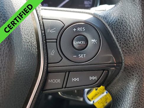 Used 2019 Toyota Camry LE FWD image 14