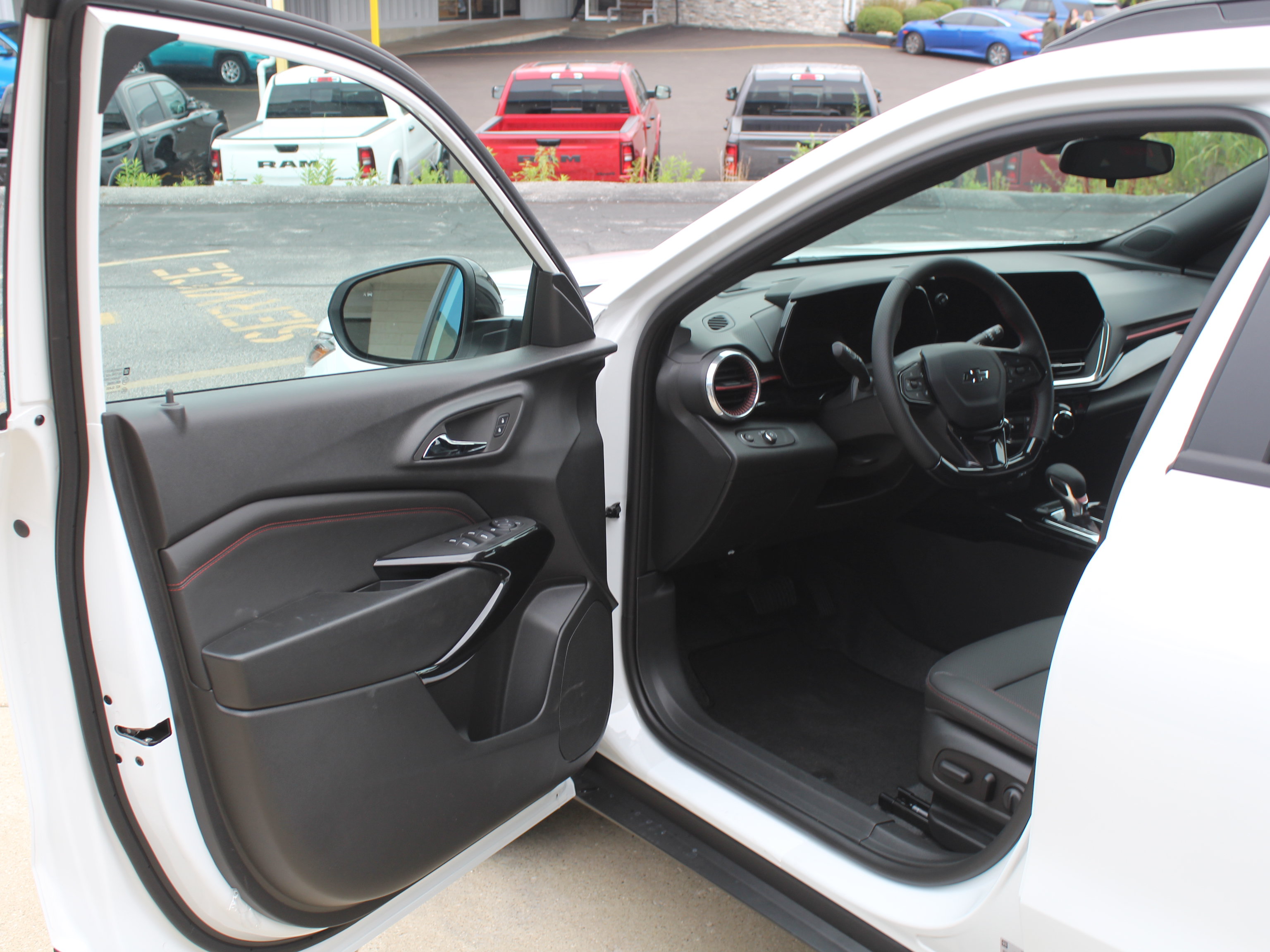 New 2026 Chevrolet Trax RS w/ Driver Confidence Package FWD image 10