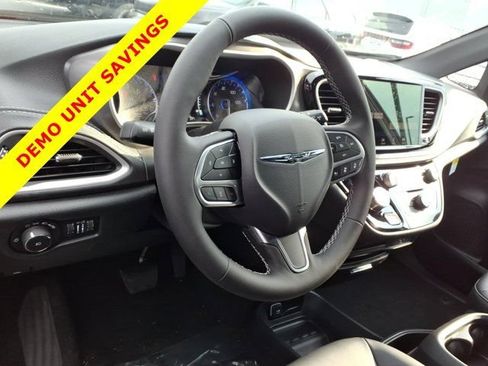 New 2026 Chrysler Pacifica Select FWD image 6