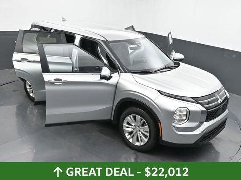 Used 2025 Mitsubishi Outlander ES image 62