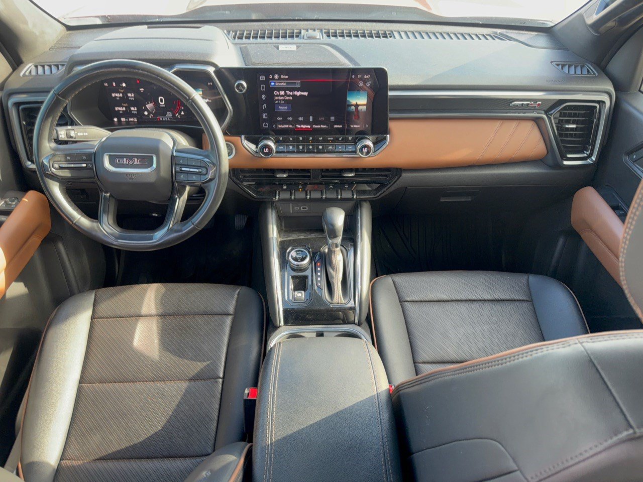 Used 2024 GMC Canyon AT4 w/ AT4 Premium Package AWD/4WD image 17