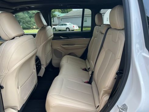 Used 2023 Jeep Grand Cherokee Limited AWD/4WD image 5