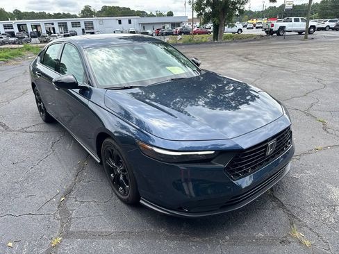 Used 2025 Honda Accord SE image 11