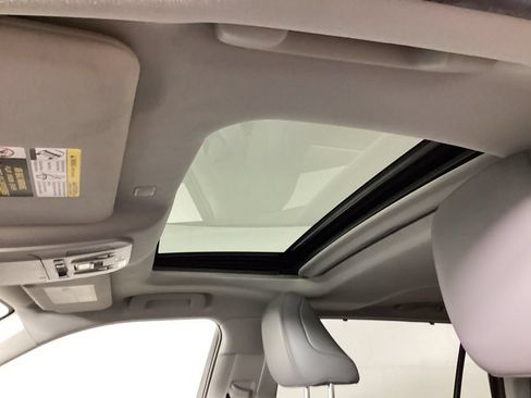 Used 2022 Toyota Highlander XLE AWD/4WD image 28
