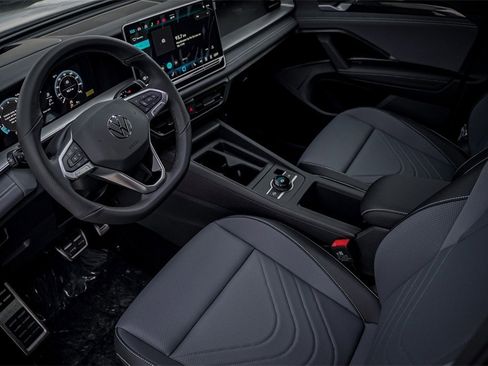 New 2026 Volkswagen Tiguan SE R-Line image 11