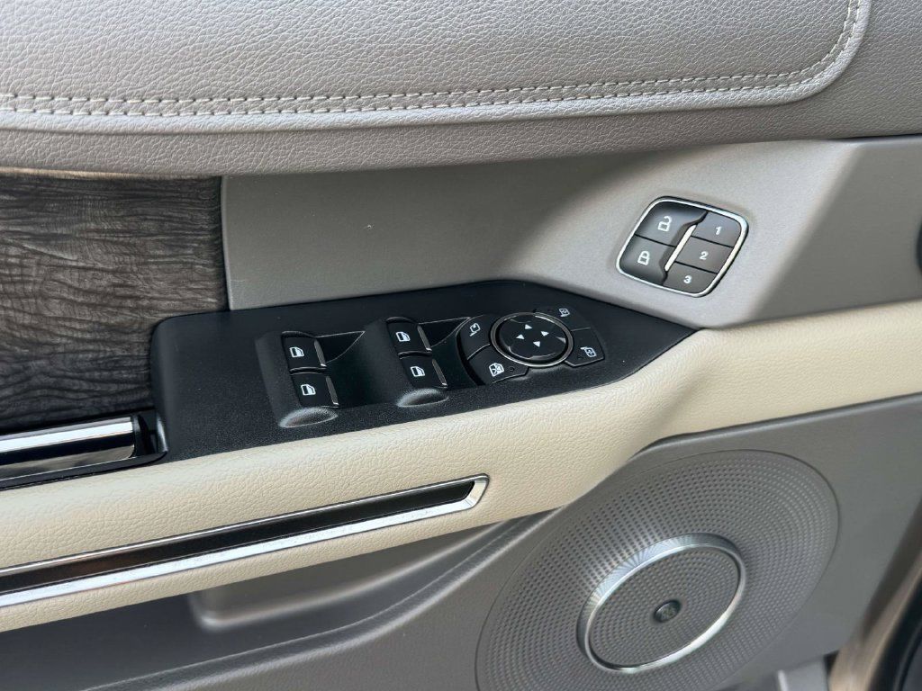 Used 2018 Ford Expedition Limited w/ Equipment Group 302A AWD/4WD image 19