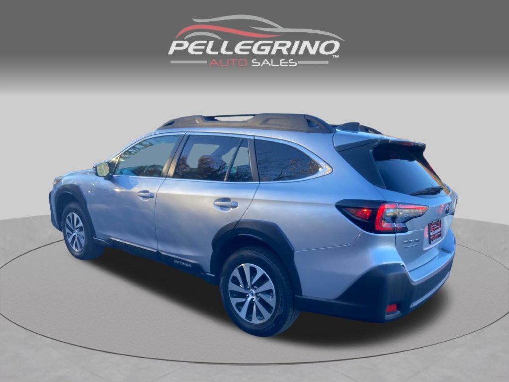 Used 2023 Subaru Outback Premium AWD/4WD image 4