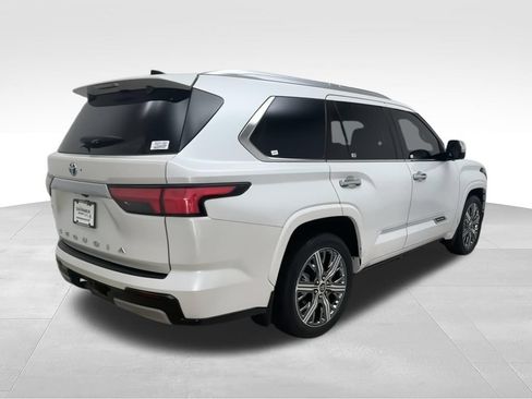 Used 2023 Toyota Sequoia Capstone AWD/4WD image 9