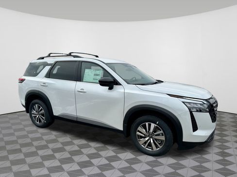 New 2026 Nissan Pathfinder SL image 1