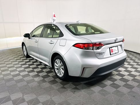 Used 2023 Toyota Corolla LE w/ LE Convenience Package FWD image 5