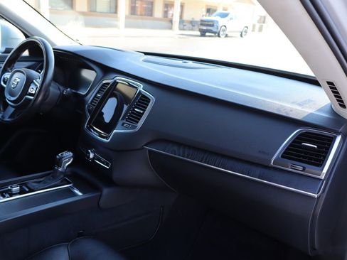 Used 2020 Volvo XC90 T6 Momentum image 17