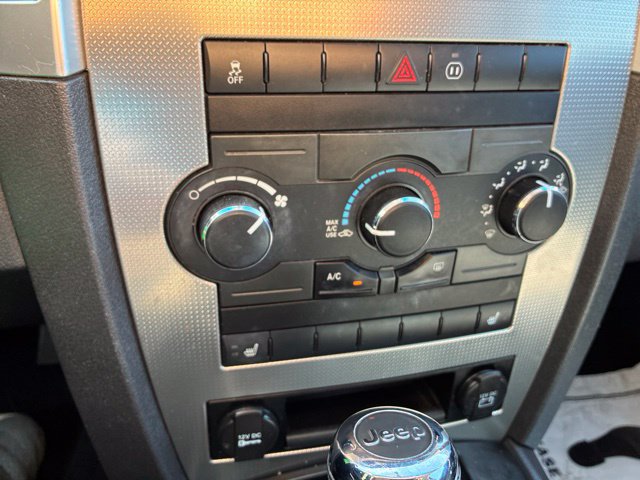 Used 2010 Jeep Grand Cherokee Laredo w/ Popular Equipment Group AWD/4WD image 20