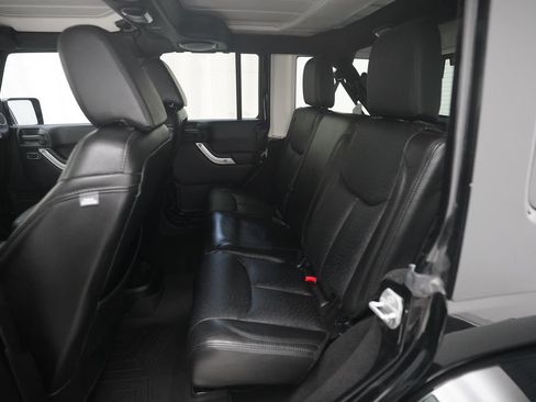 Used 2014 Jeep Wrangler Unlimited Rubicon w/ Dual Top Group AWD/4WD image 15
