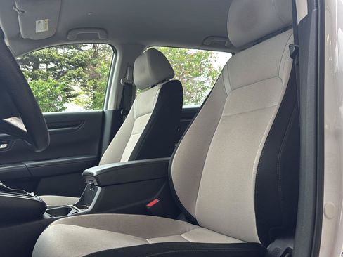 Used 2023 Honda CR-V LX image 2