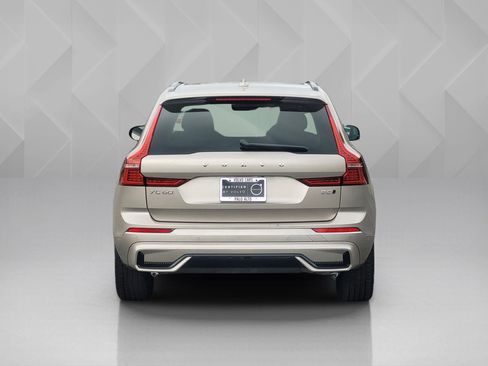 Used 2025 Volvo XC60 B5 Plus AWD/4WD image 5