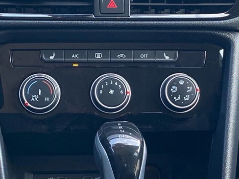 Certified 2023 Volkswagen Taos SE image 10