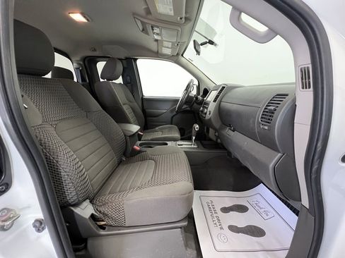 Used 2019 Nissan Frontier SV image 9