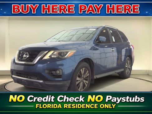 Used 2017 Nissan Pathfinder SV w/ Trailer Tow Package FWD image 2
