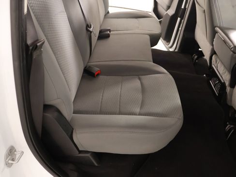 Used 2019 RAM 1500 Classic SLT w/ Luxury Group image 13