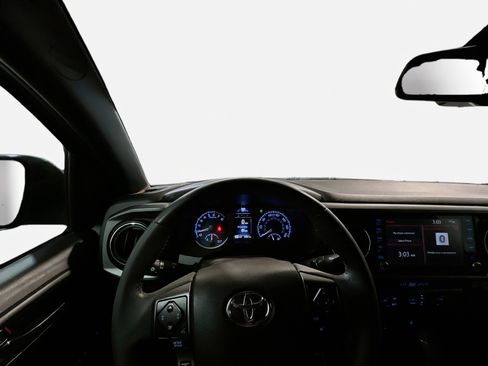 Used 2021 Toyota Tacoma TRD Off-Road AWD/4WD image 7