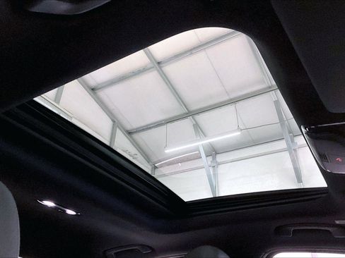 Used 2019 BMW 330i xDrive Sedan w/ Driving Assistance Package image 21