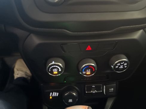 Used 2018 Jeep Renegade Sport w/ Power & Air Group image 27