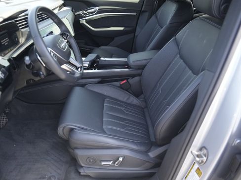 Certified 2023 Audi e-tron S Prestige image 9