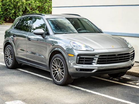 Used 2023 Porsche Cayenne AWD/4WD image 10