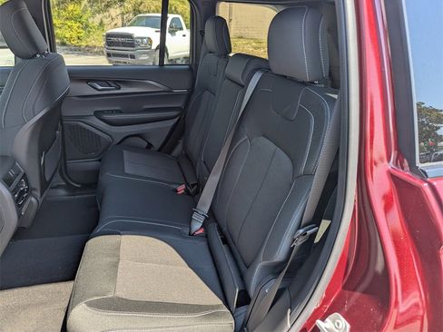 New 2025 Jeep Grand Cherokee 4WD image 31