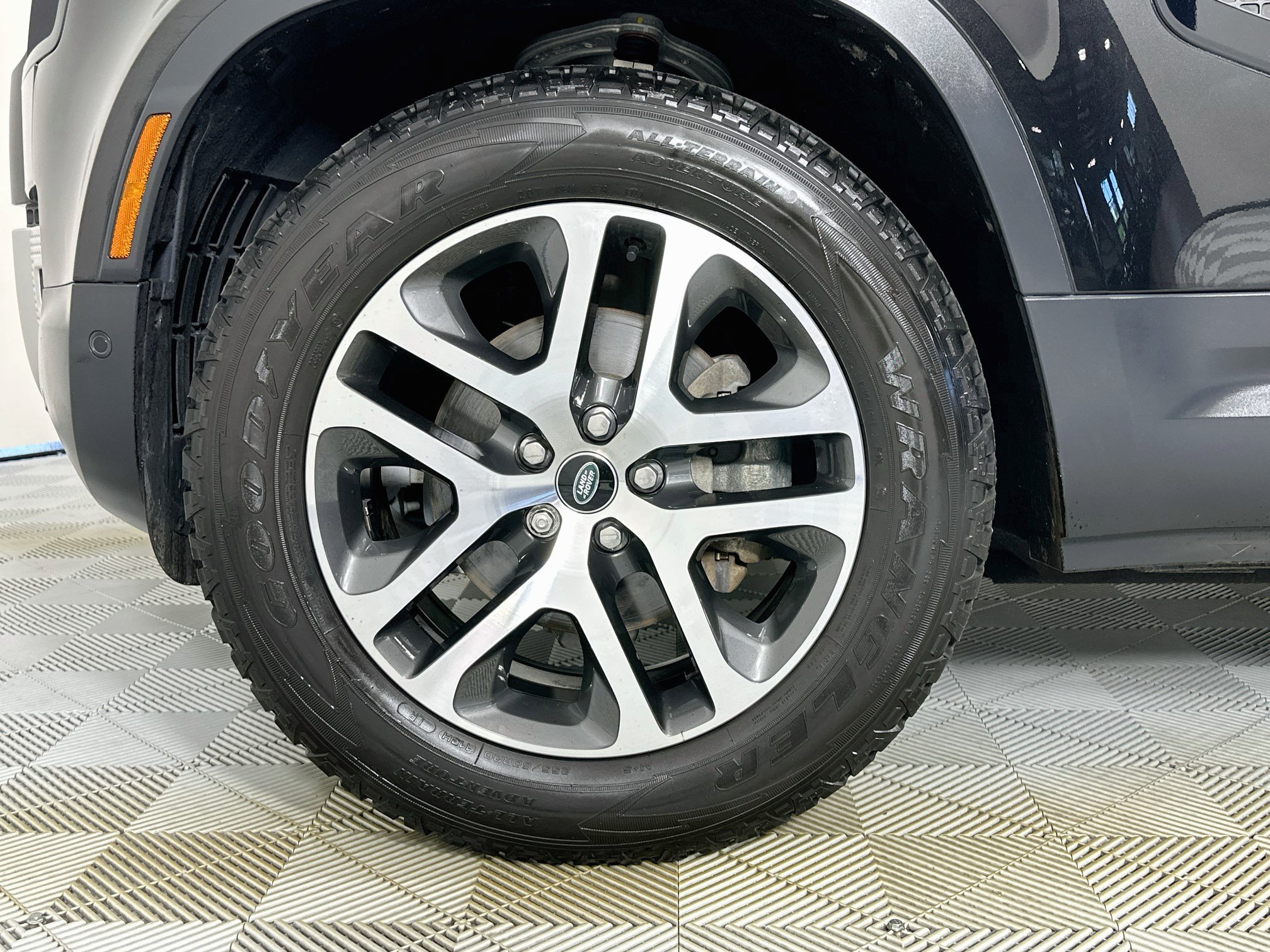 Certified 2024 Land Rover Defender 110 S AWD/4WD image 9