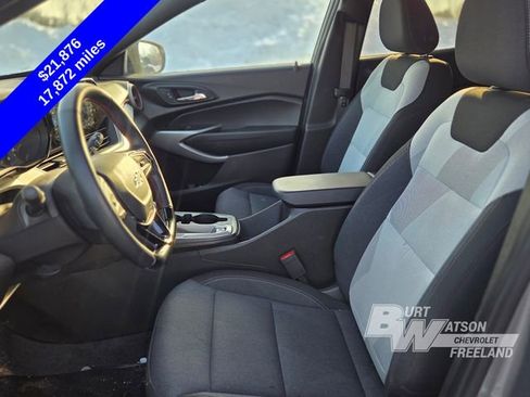 Used 2025 Chevrolet Trax RS w/ Driver Confidence Package image 18
