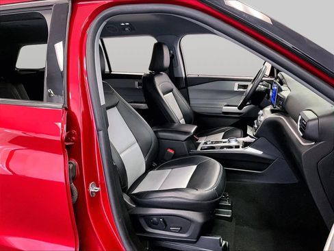 Used 2023 Ford Explorer XLT w/ Equipment Group 202A image 7