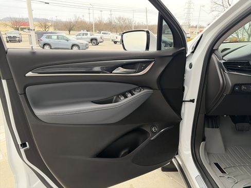 Used 2021 Buick Enclave Essence image 13