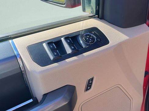 Used 2015 Ford F150 XLT w/ Equipment Group 302A Luxury AWD/4WD image 10